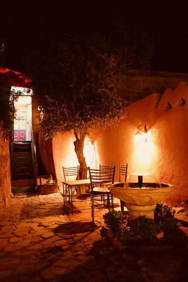 Petra Bedouin Bed&Breakfast Bed and Breakfast Wadi Musa Esterno foto